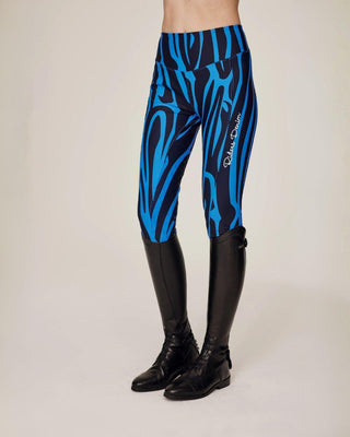 Productfoto over de volledige lengte van de blauwe zebra-rijlegging, waarbij het opvallende patroon en het atletische silhouet worden getoond.
