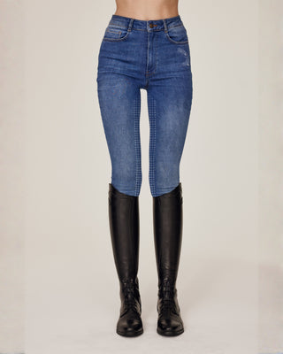 Productfoto van voren van Riders Denim original jeans rijbroek, die de klassieke denimlook en het ruitersportdesign toont.