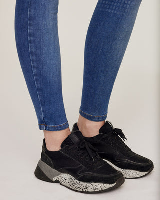 Gedetailleerde productfoto van de beenafsluitingen (benslut) van de Riders Denim original jeans rijbroek voor een perfecte pasvorm in de laars.